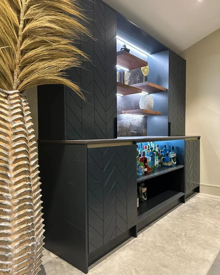 a bar with a plant in the middle of it